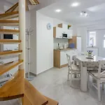 Zentrales Nur 250 Meter Zum Mit Privatparkplatz Crikvenica