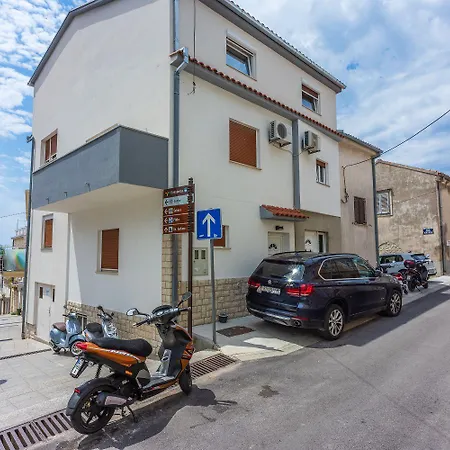 Zentrales Nur 250 Meter Zum Mit Privatparkplatz