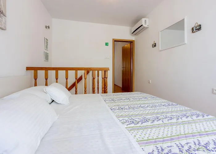 Zentrales Nur 250 Meter Zum Mit Privatparkplatz * Crikvenica