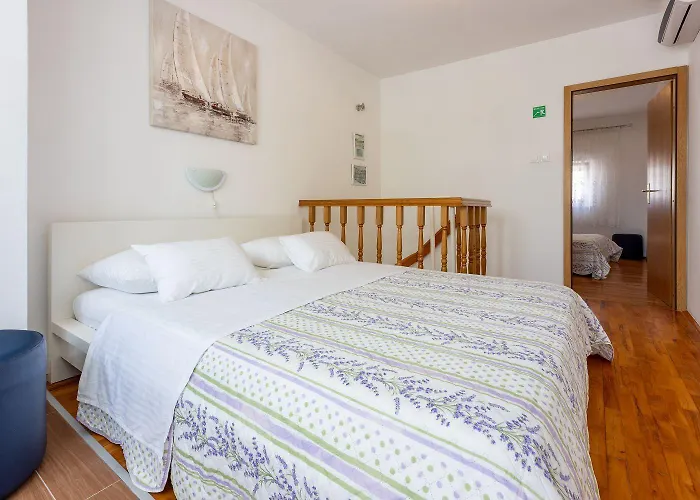 Zentrales Nur 250 Meter Zum Mit Privatparkplatz Apartamento Crikvenica