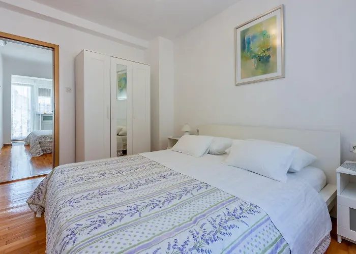 Zentrales Nur 250 Meter Zum Mit Privatparkplatz * Crikvenica